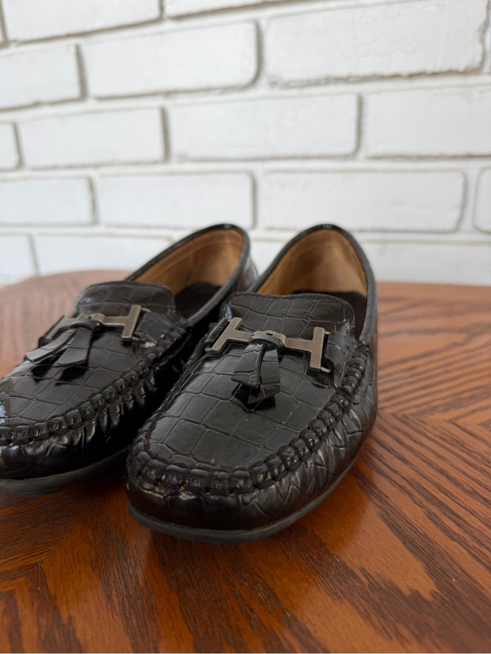 Women’s Black Croc Embossed Tassel Loafers Size 7
